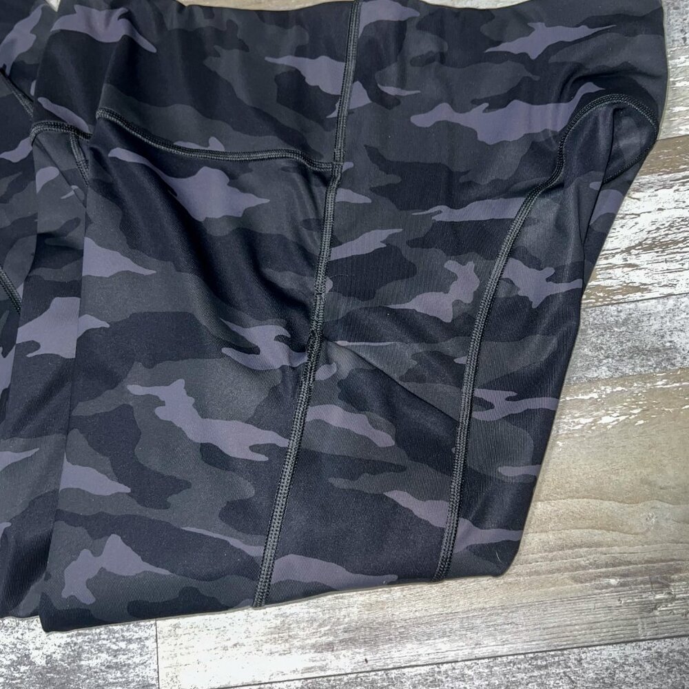 Athleta Women's Ultimate Camo 7/8 Tight Size L - Picture 7 of 9
